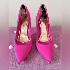 Ted Baker London Pointed Toe Pumps in Fuchsia Pink